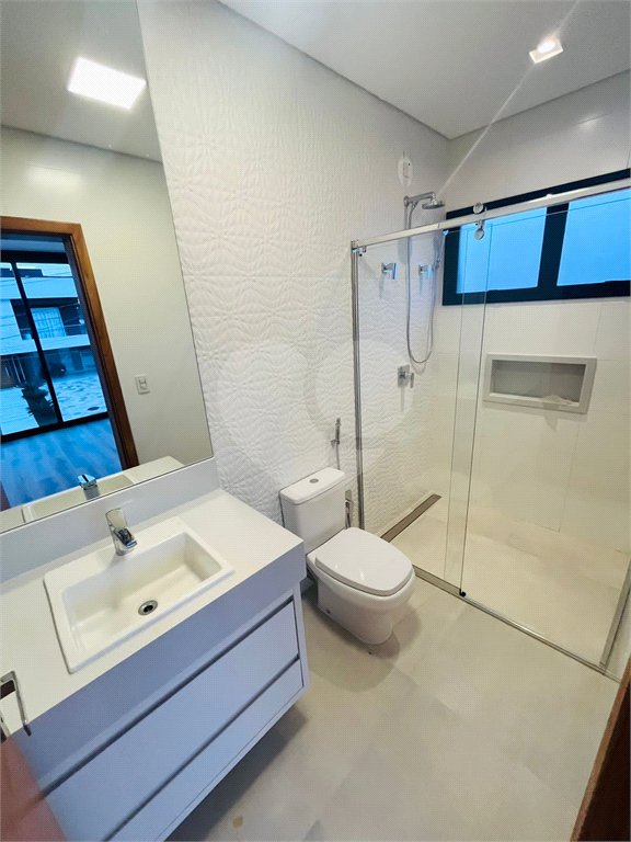 Casa à venda com 4 quartos, sendo 3 suítes, no condomínio Real Park Arujá, Arujá - SP