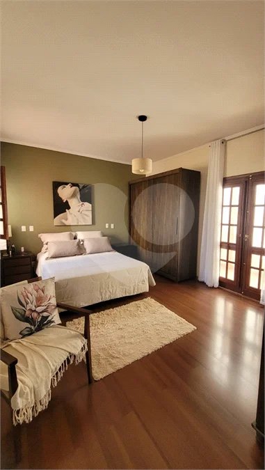 Casa Exclusiva com Pé-Direito Alto e Área Gourmet no Jardim Paraíso