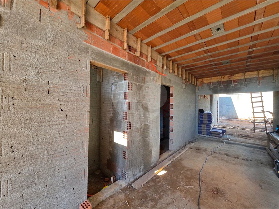 Casa térrea 3 dormitório 1 suíte com closet à venda no Condomínio Vileneuve,