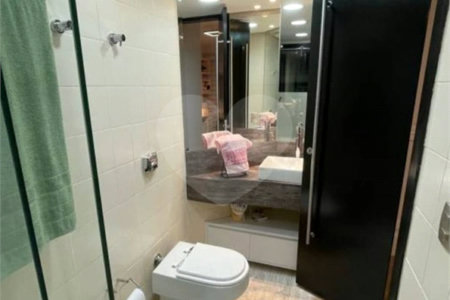 Apartamento LINDO reformado 4 dormitórios, sendo 2 suítes 1 mster, closet varandas integradas.