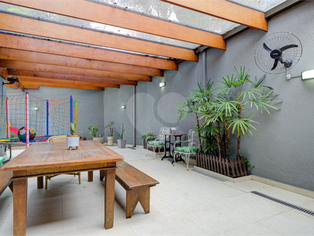 Casa à venda com 4 quartos, sendo 2 suítes,  no condomínio Vila dos Ipês, São Paulo - SP