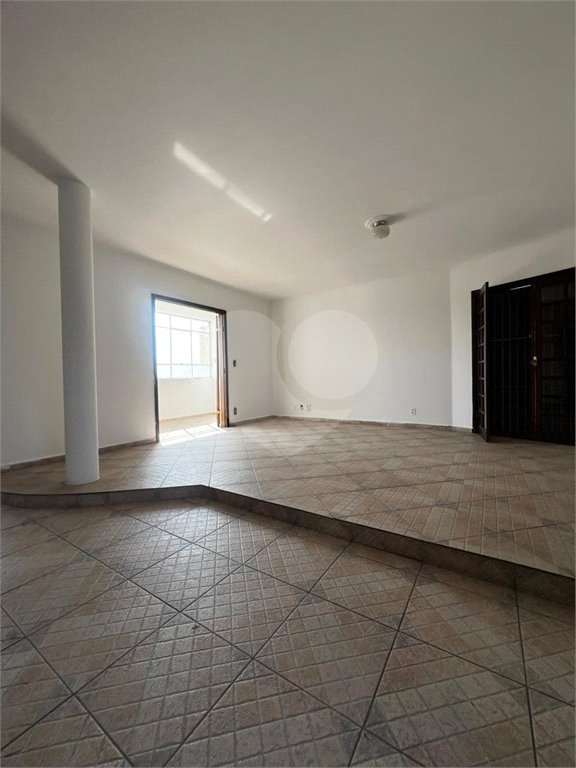 Sobrado à venda com 6 quartos, sendo 4 suítes,  em Vila Oliveira, Mogi das Cruzes, SP
