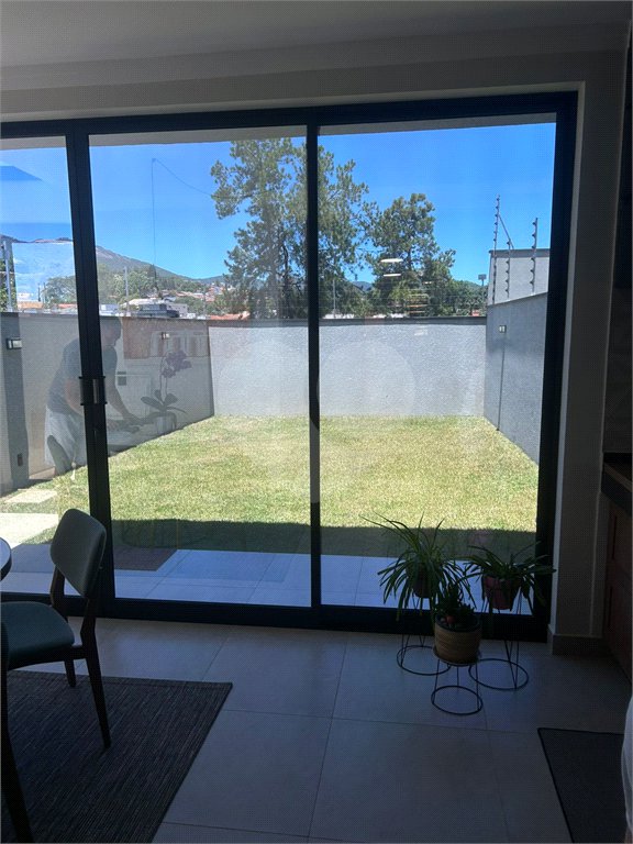 Sobrado à venda com 4 quartos, sendo 3 suítes, em Jardim do Lago, Atibaia, SP