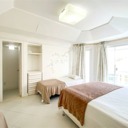 Casa à venda com 5 quartos, sendo 4 suítes, em Marina, Armação dos Búzios, RJ