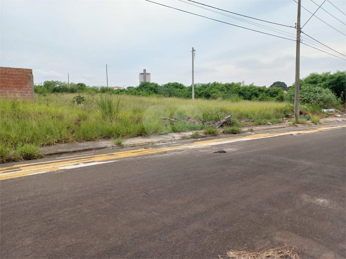 Terreno plano com 163,56 m² de área total