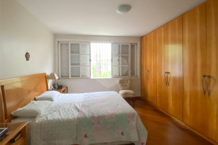 Casa de Vila à venda com 5 quartos, sendo 4 suítes, em Chácara Santo Antônio, São Paulo, SP