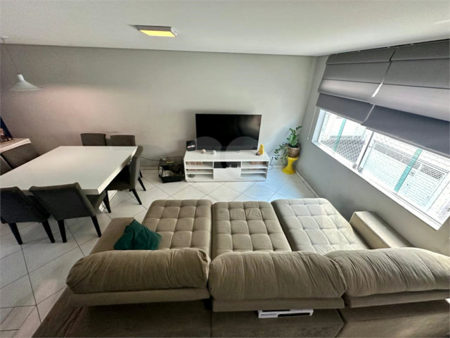 Casa à venda com 3 quartos, sendo 1 suíte,  no condomínio Marcio Thomaz, São Paulo - SP