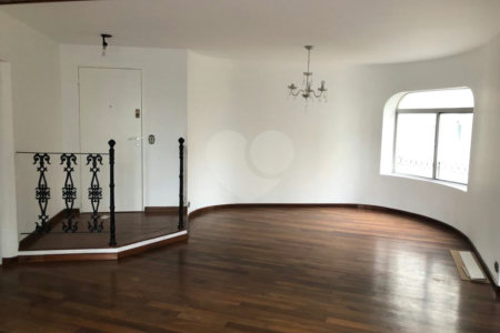 Apartamento à venda com 3 quartos, sendo 1 suíte, em Vila Andrade, São Paulo, SP