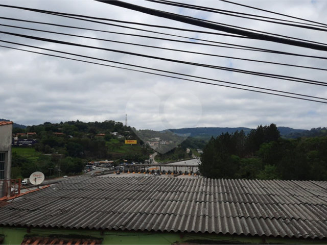 Sobrado à venda com 3 suítes em Luiz Fagundes, Mairiporã, SP