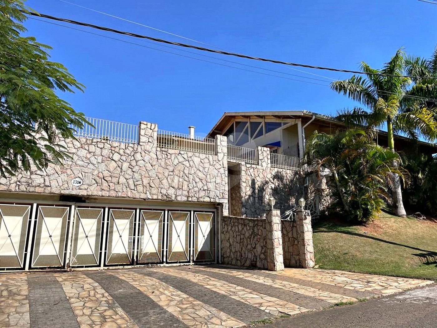 Casa à venda com 4 quartos, sendo 3 suítes,  no condomínio Terras de Santa Teresa, Itupeva - SP