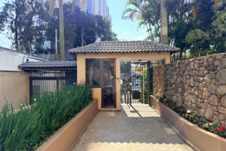 Apartamento à venda com 3 quartos, sendo 1 suíte, em Alto da Boa Vista, São Paulo, SP