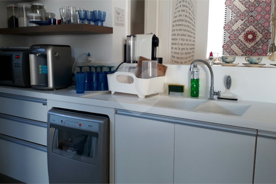 Casa à venda com 4 quartos, sendo 3 suítes, no condomínio Residencial Vila Esmeralda, São Sebastião - SP
