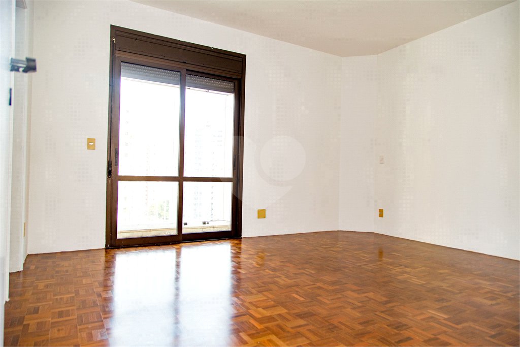 Apartamento à venda com 3 suítes em Moema, São Paulo, SP