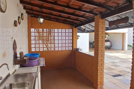 Sobrado à venda com 4 quartos, sendo 2 suítes,  em Jardim Leonor, São Paulo, SP