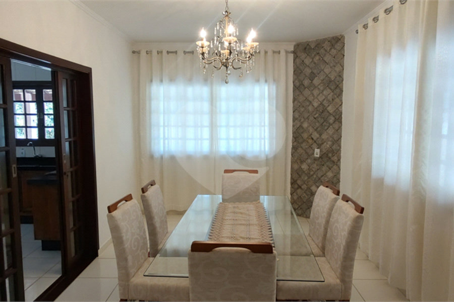 Casa à venda com 4 suítes no Centro, Extrema, MG