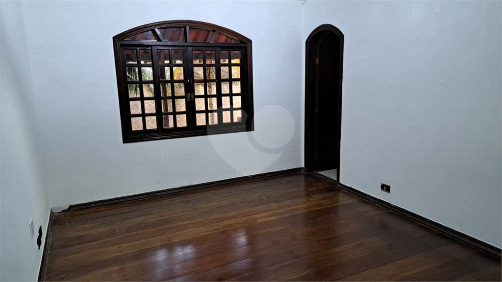 Sobrado à venda com 3 suítes em Barreiro, Mairiporã, SP