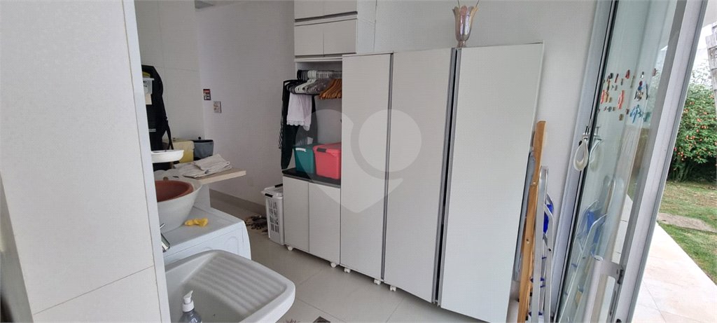 Casa à venda com 5 quartos, sendo 2 suítes, no condomínio Swiss Park, São Bernardo do Campo - SP