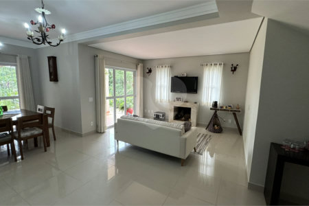 Casa à venda com 3 suítes no condomínio Residencial Delle Stelle, Louveira - SP