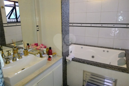 Casa à venda com 3 quartos, sendo 1 suíte, em Parque Vitória, São Paulo, SP