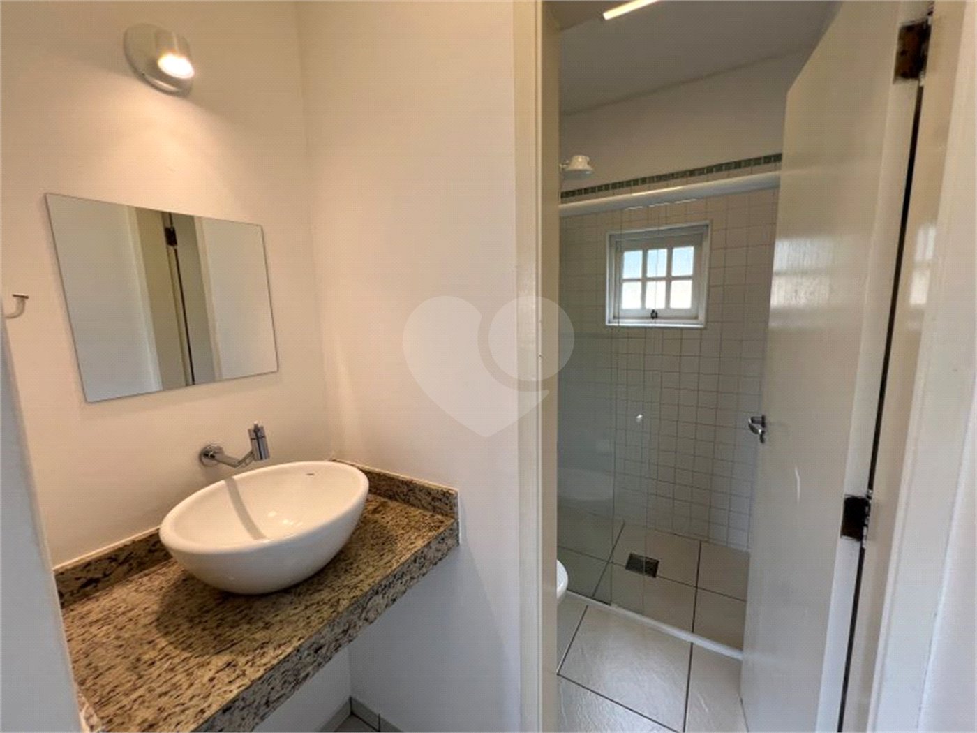 Casa à venda ou para alugar com 4 quartos, sendo 3 suítes, no condomínio Estância Marambaia, Vinhedo - SP