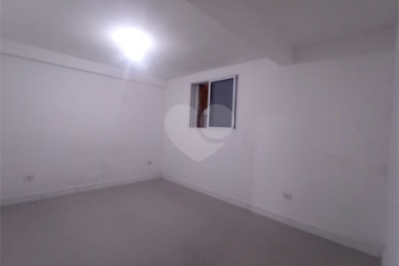 Casa à venda com 4 quartos em Vila Nivi, São Paulo, SP