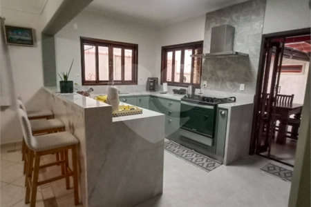 Casa à venda com 3 suítes no condomínio Aruã, Mogi das Cruzes - SP
