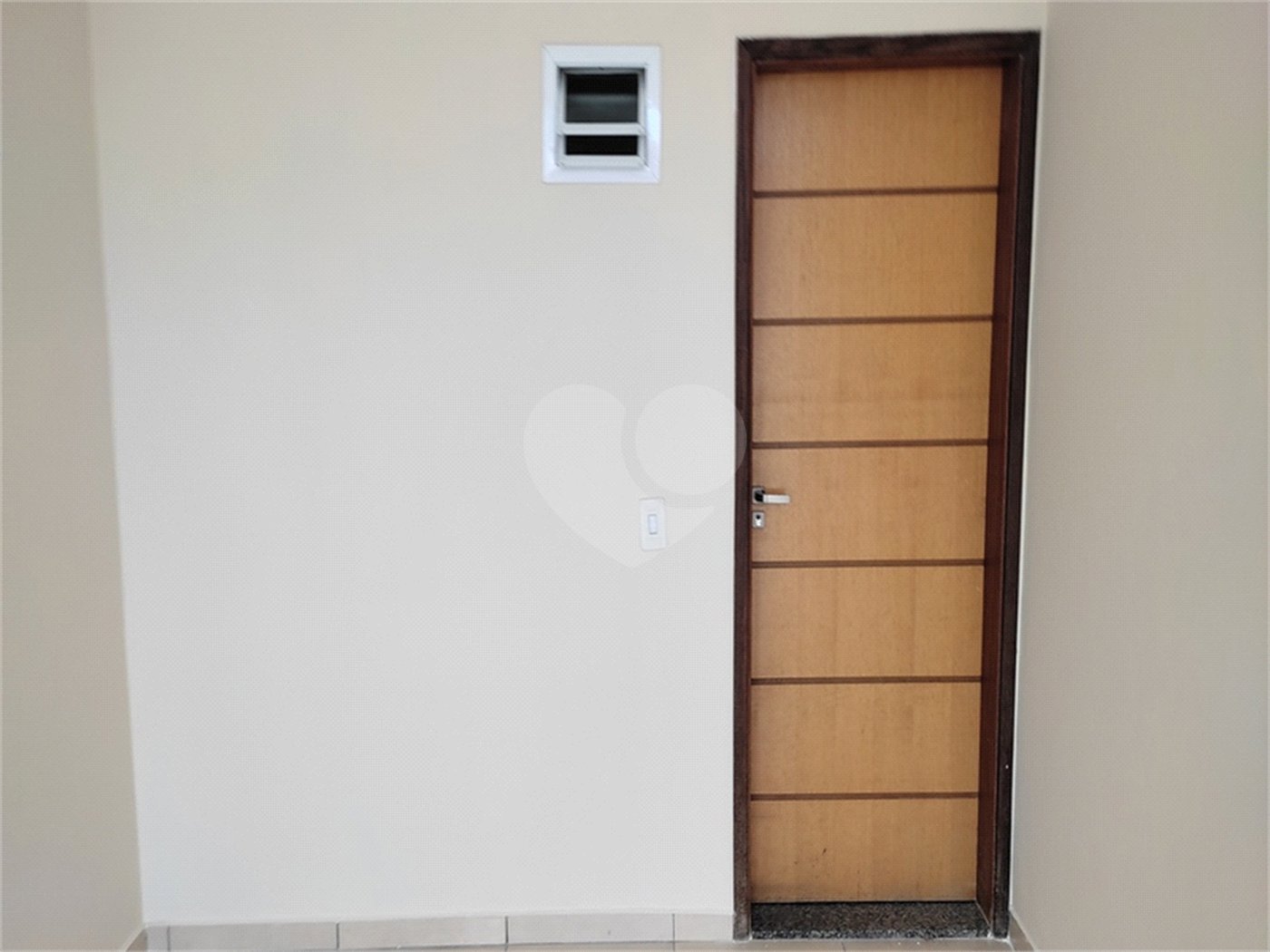 Sobrado à venda ou para alugar com 2 suítes em Jardim Nely, Indaiatuba, SP