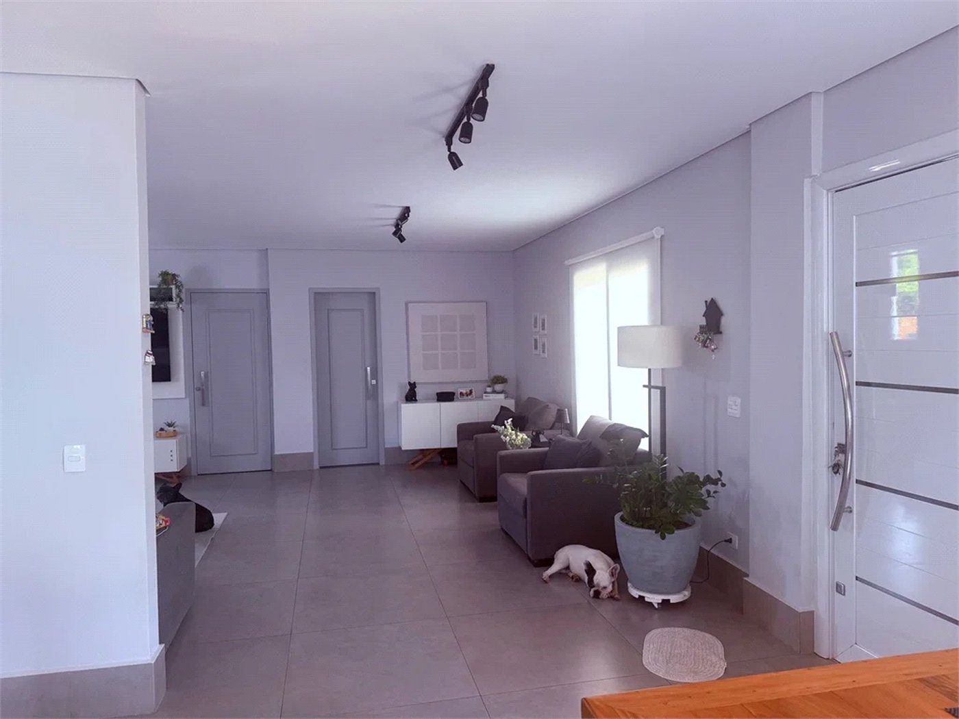 Sobrado à venda com 4 quartos, sendo 2 suítes,  em Vila Santo Antônio, Cotia, SP