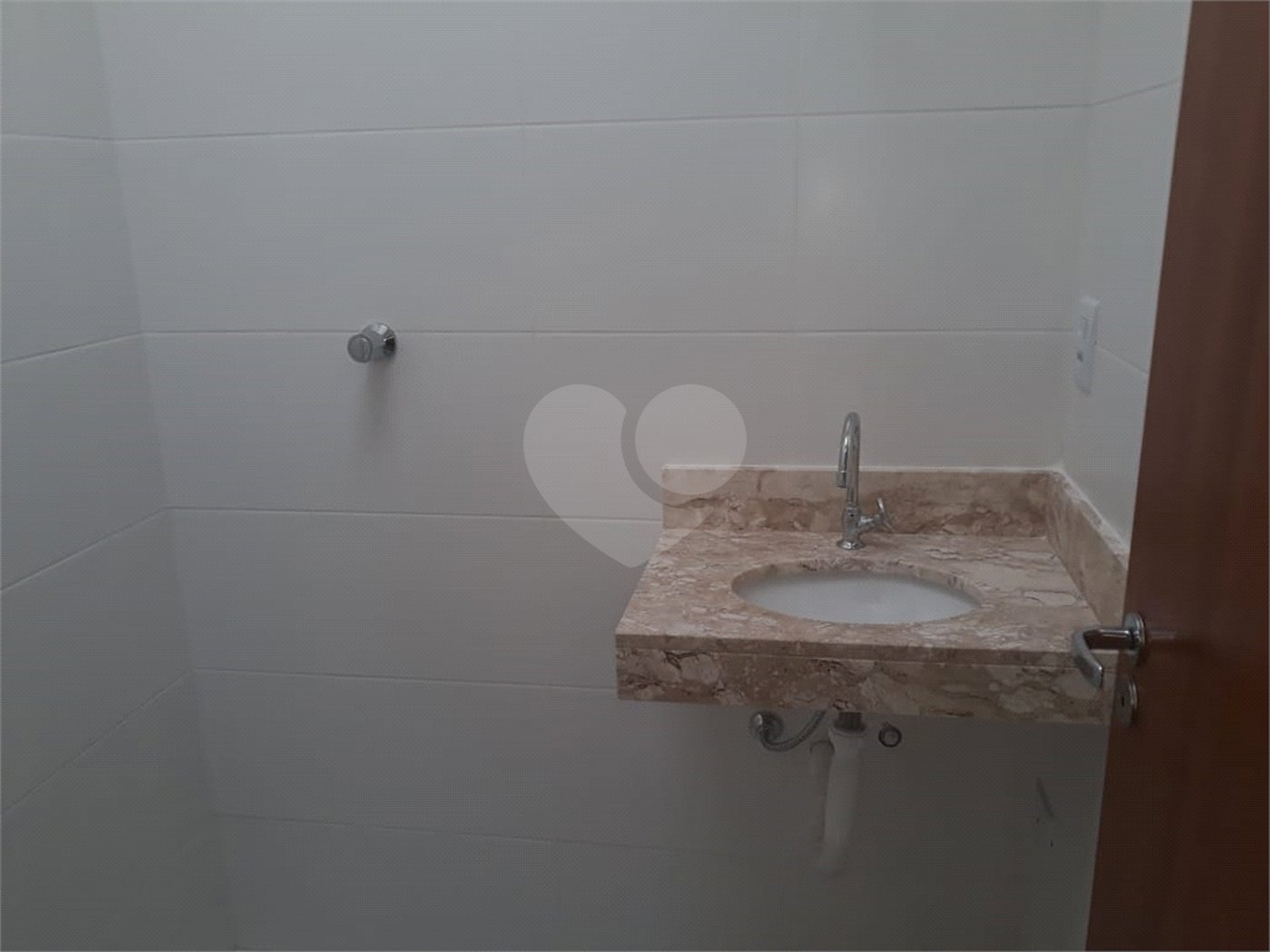 Casa à venda ou para alugar com 3 quartos, sendo 1 suíte, no condomínio martinha, São Paulo - SP