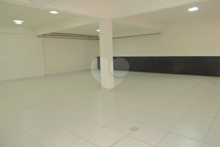 Casa à venda com 4 suítes no condomínio Ville de France, São Paulo - SP