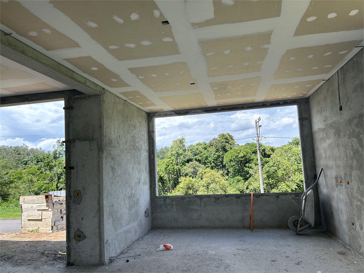 Casa à venda com 3 suítes no condomínio Residencial Jequitiba, Jacareí - SP