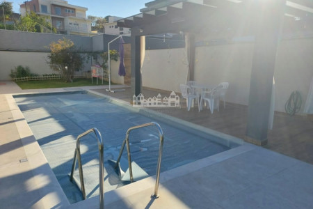 Casa à venda com 4 quartos, sendo 2 suítes,  no condomínio Figueira Garden, Atibaia - SP
