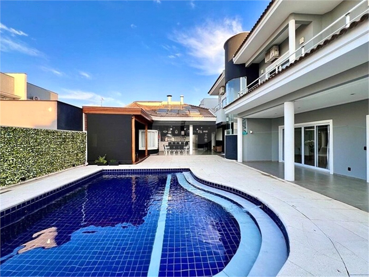 Casa à venda com 5 suítes no condomínio Ibiti Royal Park, Sorocaba - SP