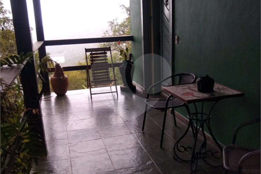 Casa à venda com 4 suítes no condomínio Alpes da Cantareira, Mairiporã - SP
