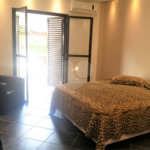 Casa à venda com 8 quartos, sendo 6 suítes,  no condomínio Acapulco, Guarujá - SP