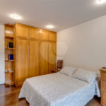 Casa à venda com 5 quartos, sendo 4 suítes, em Alto da Boa Vista, São Paulo, SP