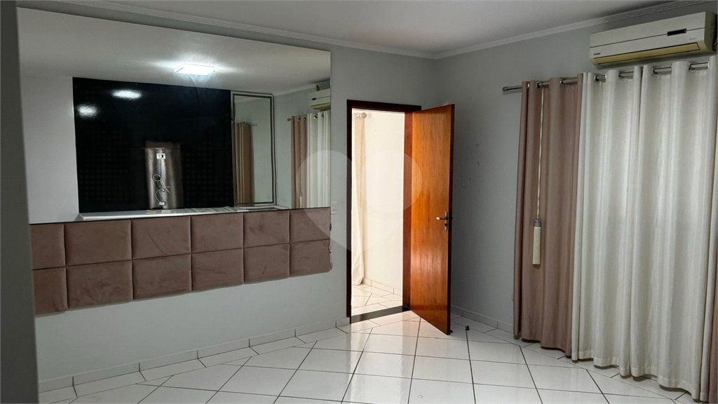 Casa à venda com 8 quartos, sendo 3 suítes,  no condomínio Terras de Santa Rosa, Salto - SP