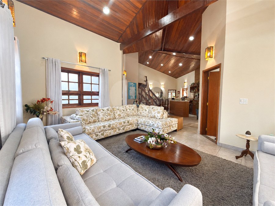 Casa à venda com 5 suítes no condomínio Parque Village Castelo, Itu - SP