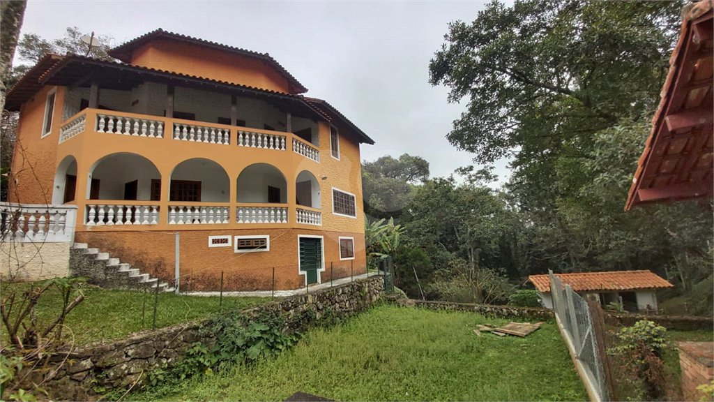 Sobrado à venda com 3 quartos, sendo 2 suítes, em Serra da Cantareira, Mairiporã, SP
