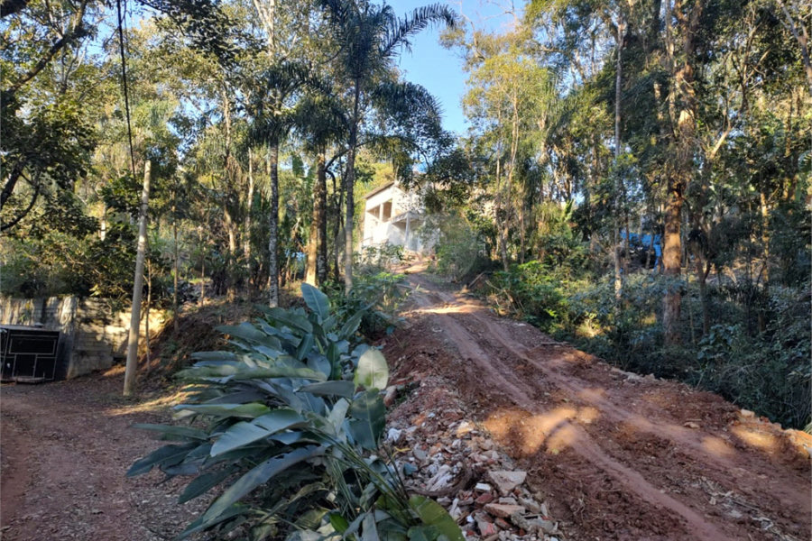 Sobrado à venda com 5 quartos, sendo 4 suítes, em Serra da Cantareira, Mairiporã, SP