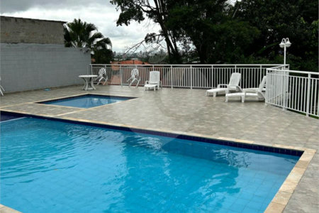 Casa à venda com 2 quartos no condomínio Carvalho Lagares, Poá - SP