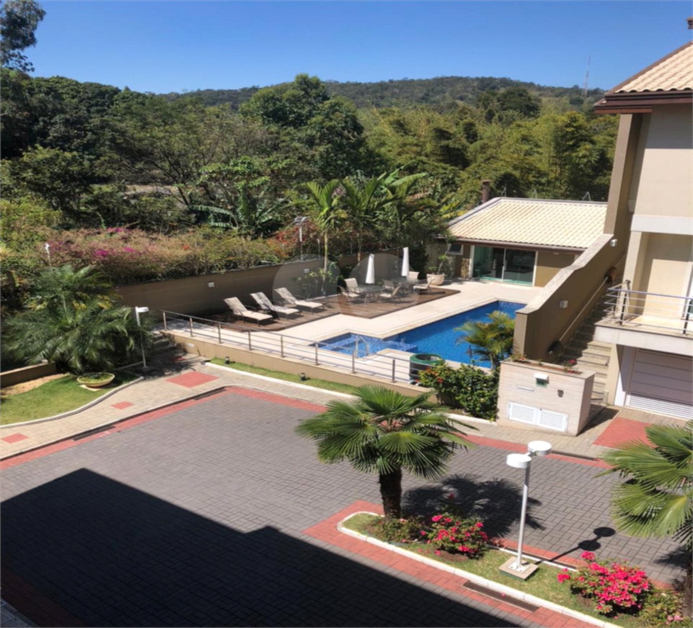 Casa à venda com 4 quartos, sendo 2 suítes, no condomínio Florada da Serra, São Paulo - SP