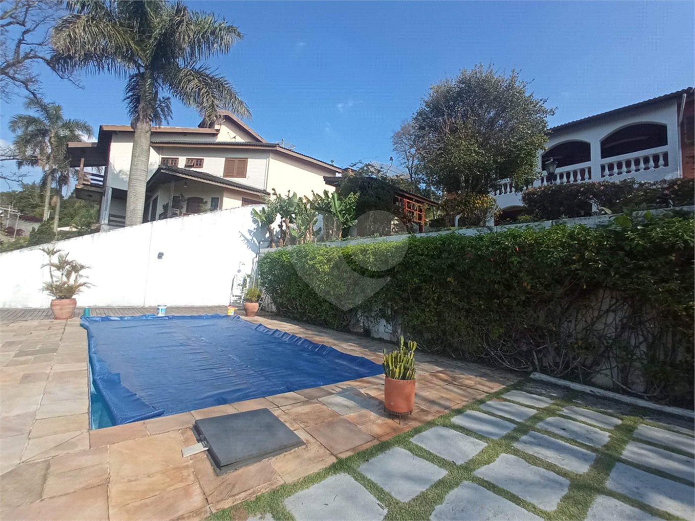 Casa à venda com 4 quartos, sendo 1 suíte, no condomínio Alpes da Cantareira, Mairiporã - SP