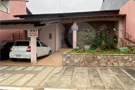 Casa à venda com 3 quartos, sendo 2 suítes, no condomínio Residencial Jardim Altos de Suzano, Suzano - SP