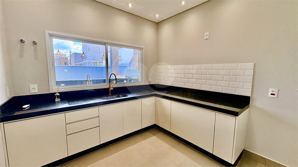 Casa à venda com 4 quartos, sendo 1 suíte,  no condomínio Villagio Milano, Sorocaba - SP