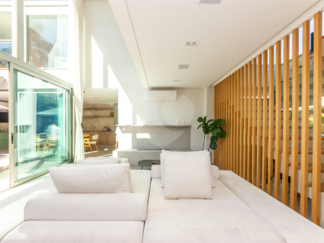 Casa à venda com 3 suítes no condomínio Lazuli, São Paulo - SP