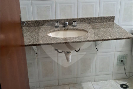 Sobrado à venda com 3 quartos, sendo 1 suíte, em Vila Suissa, Mogi das Cruzes, SP