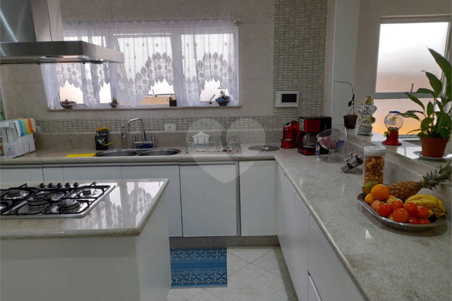Sobrado à venda com 4 quartos, sendo 1 suíte, em Chora Menino, São Paulo, SP