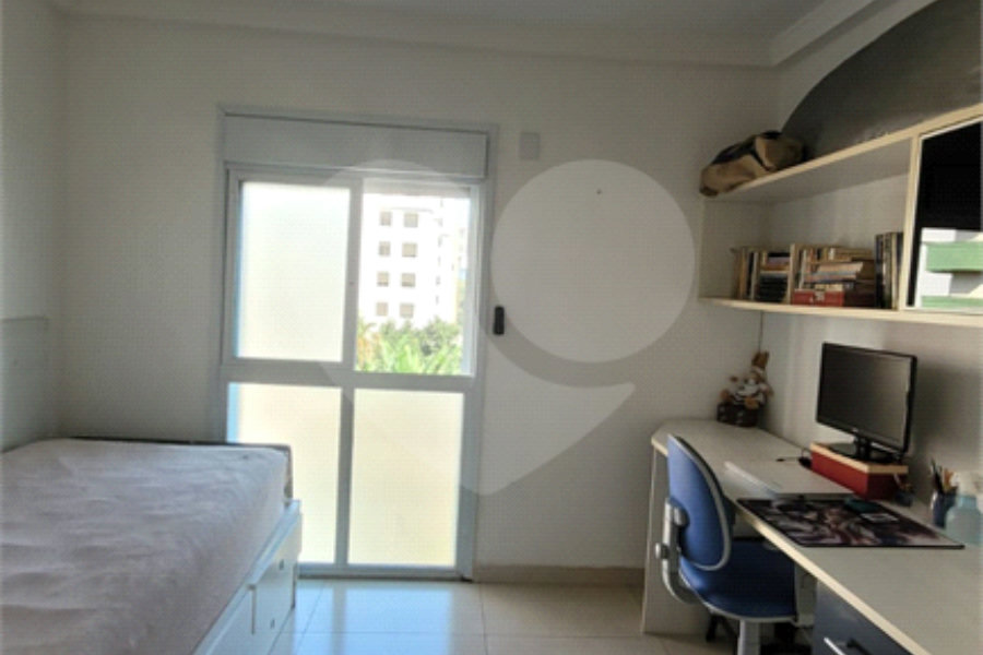 Casa à venda com 2 suítes no condomínio Residencial Sophia, São Paulo - SP