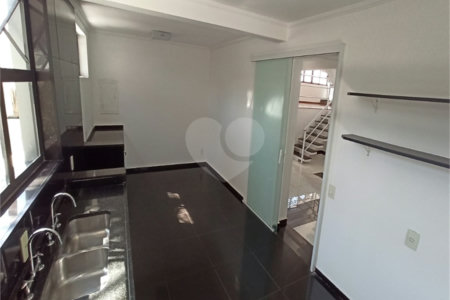 Sobrado para alugar com 3 quartos, sendo 1 suíte,  em Vila Oliveira, Mogi das Cruzes, SP